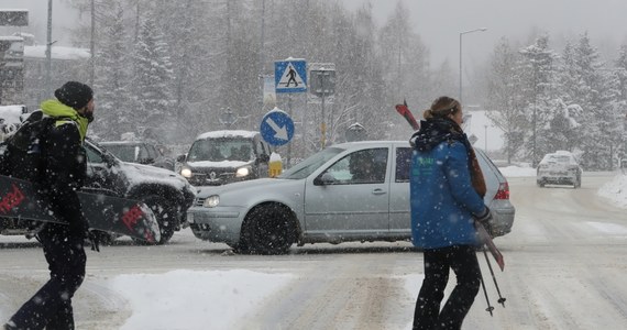 ​Już 90 cm leży na szczycie Kasprowego Wierchu, a temperatura spadła tam do minus 15 stopni. Przybór śniegu spowodował, że po tatrzańskich szlakach można od wtorku poruszać się na nartach, ale w wyższych partiach warunki są jeszcze bardzo trudne - informuje Tatrzański Park Narodowy (TPN).