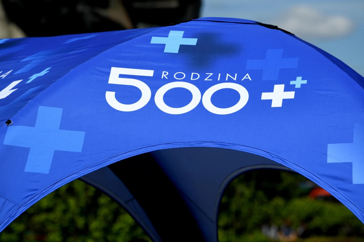 Wnioski o świadczenie z programu "Rodzina 500 plus" na kolejny okres świadczeniowy - od 1 czerwca 2022 r. do 31 maja 2023 r. - można składać do ZUS od 1 lutego 2022 r. Od stycznia ZUS będzie przyjmował wnioski jedynie na nowo narodzone dzieci.