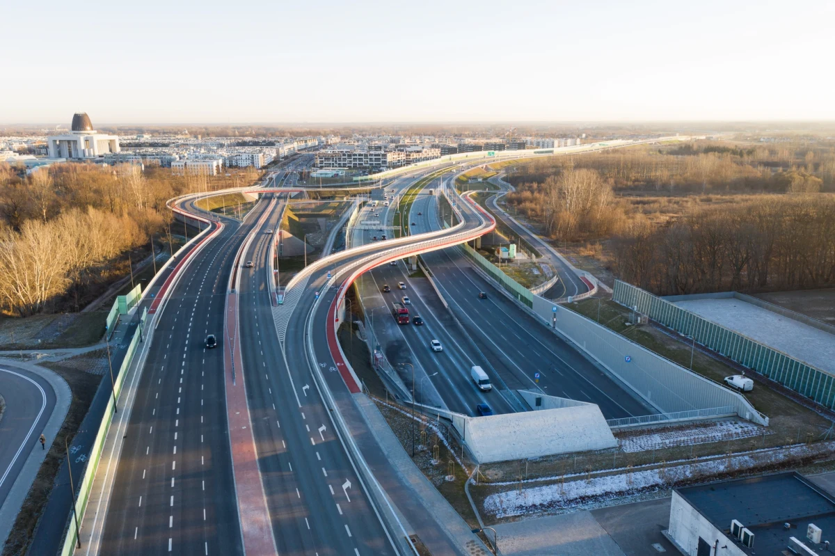 Sytuację gospodarczą dobrze ocenia 23 proc. badanych Polaków, czyli o 3 pkt. mniej niż miesiąc temu, natomiast jako złą postrzega ją 41 proc. - wynika z opublikowanego we wtorek raportu Centrum Badania Opinii Społecznej.