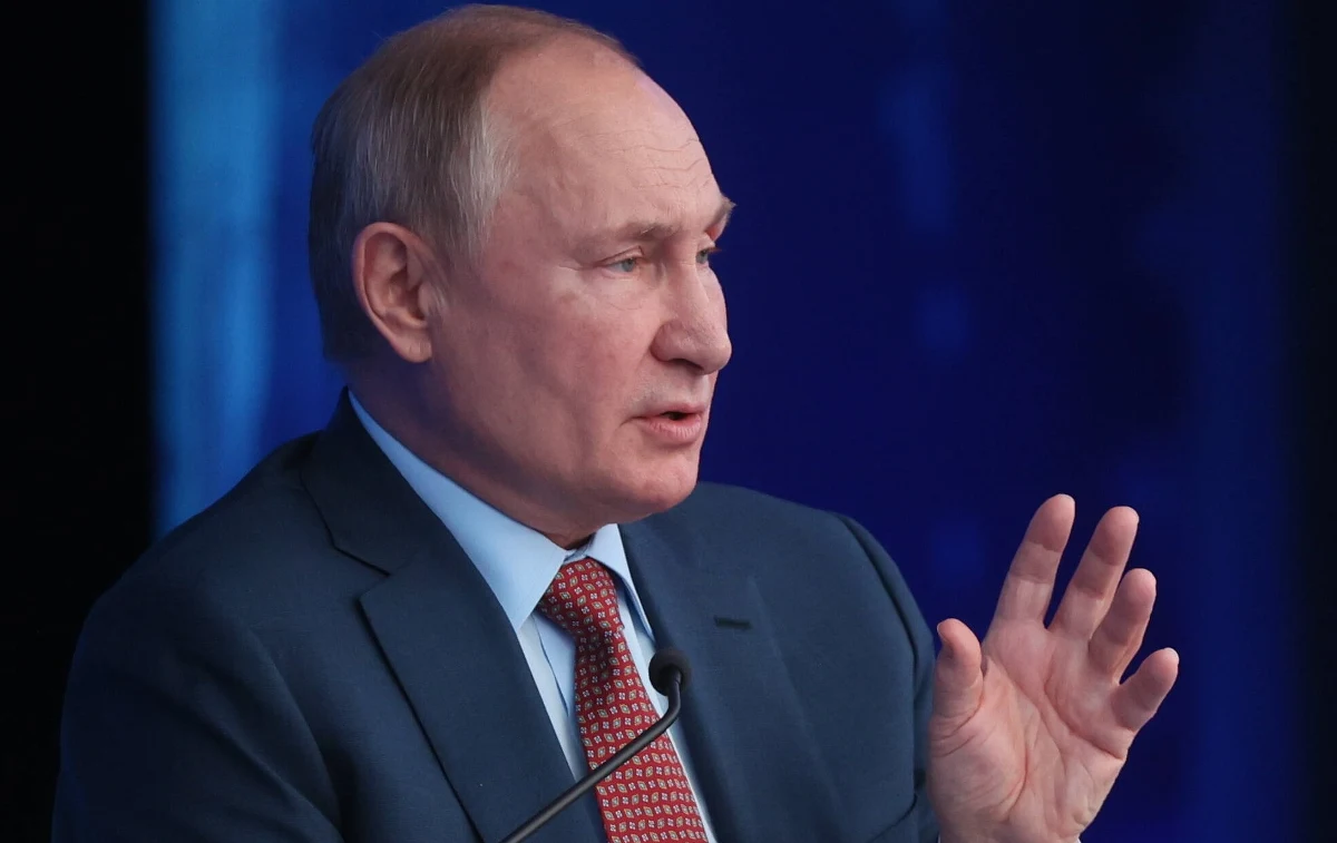 Prezydent Rosji Władimir Putin oskarżył Zachód o eskalację napięcia w Europie - pisze Reuters. Dodał, że Rosja jest zaniepokojona rozlokowywaniem elementów systemu obrony przeciwrakietowej USA przy jej granicach i ewentualnym pojawieniem się zestawów na Ukrainie. "W sprawie Ukrainy Rosja nie ma dokąd się cofać, jeśli pojawi się tam uzbrojenie" - mówił. 