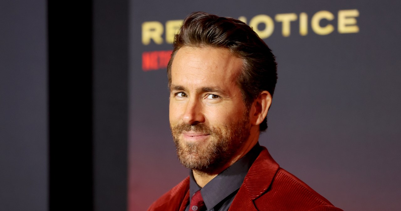 Istnieje teoria mówiąca o tym, że każdy z nas ma gdzieś na świecie swojego sobowtóra. Okazuje się, że Ryan Reynolds swego lustrzanego odbicia nie musi daleko szukać. Jak ujawnił w najnowszym wywiadzie, pracownicy jednej z nowojorskich pizzerii od lat mylą go z Benem Affleckiem. "Nie wyprowadzam ich z błędu, bo nie wyszedłbym na tym dobrze" - przyznał skromnie gwiazdor "Deadpoola".