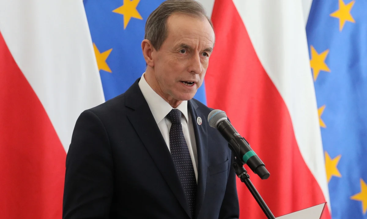 Podsłuchiwanie ludzi przez rząd bez właściwych zarzutów, w sposób nielegalny, bez zachowania procedur, kwalifikuje go do dymisji - podkreślił marszałek Senatu Tomasz Grodzki odnosząc się do doniesień ws. inwigilacji mecenasa Romana Giertycha. 