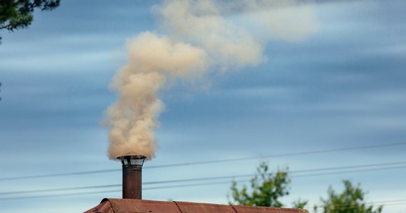 ​Tylko do końca roku, likwidując "kopciucha", można liczyć na zwrot do 90 proc. poniesionych kosztów. W przyszłym roku dotacja zmaleje do 70 proc., a od 2023 r. zostanie zlikwidowana. Mimo to piece w stolicy wymieniło ledwie kilkaset gospodarstw domowych.