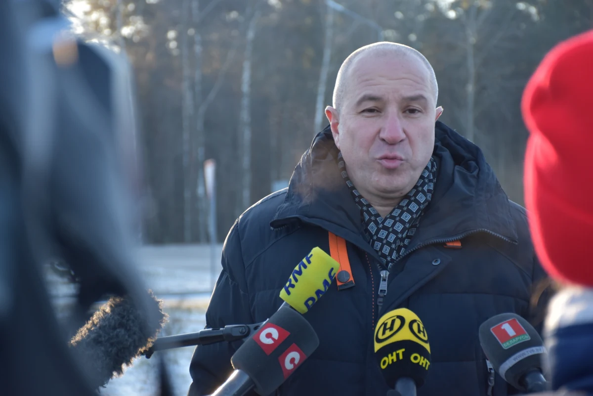 "Polskiego dezertera powinien wnikliwie przesłuchać śledczy i psycholog" - mówi w rozmowie ze specjalnymi wysłannikami RMF FM na Białoruś Mateuszem Chłystunem i Krzysztofem Zasadą przedstawiciel prezydenta Łukaszenki w obwodzie grodzieńskim, Jurij Karajew. Według niego w całej medialnej historii dotyczącej ucieczki żołnierza z Polski mogło dojść do nieporozumień. 