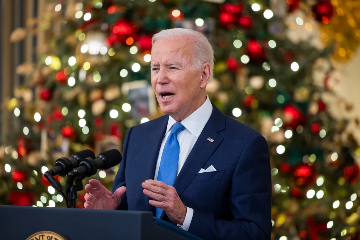 Prezydent USA Joe Biden zapowiedział we wtorek rozesłanie 500 mln zestawów testów na Covid-19 do domów Amerykanów w reakcji na falę zakażeń wariantem Omikron koronawirusa. Zapowiedział też, że w razie potrzeby zbudowane zostaną dodatkowe, tymczasowe skrzydła w szpitalach.