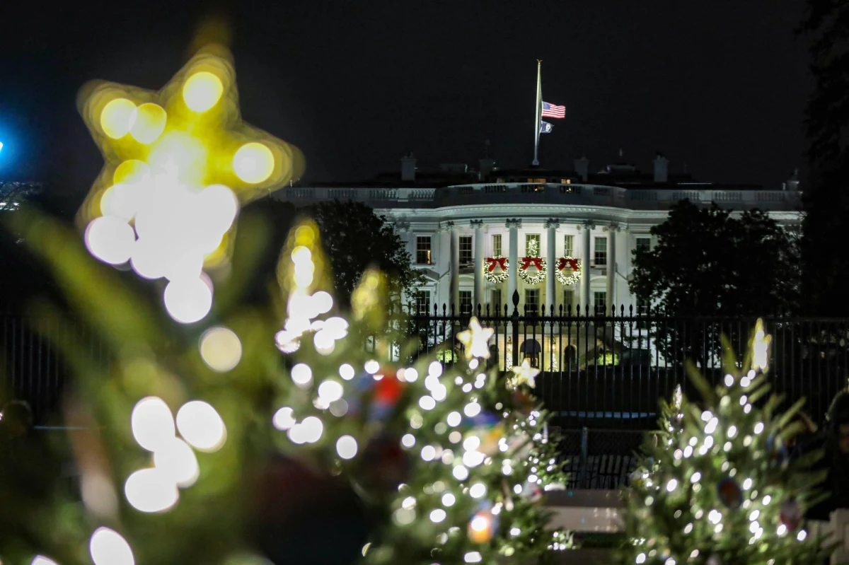 To mają być wyjątkowe święta w Stanach Zjednoczonych. Choć wciąż USA borykają się z pandemią, to wiele dekoracji nawiązuje do powrotu do normalności, po epidemii koronawirusa. 