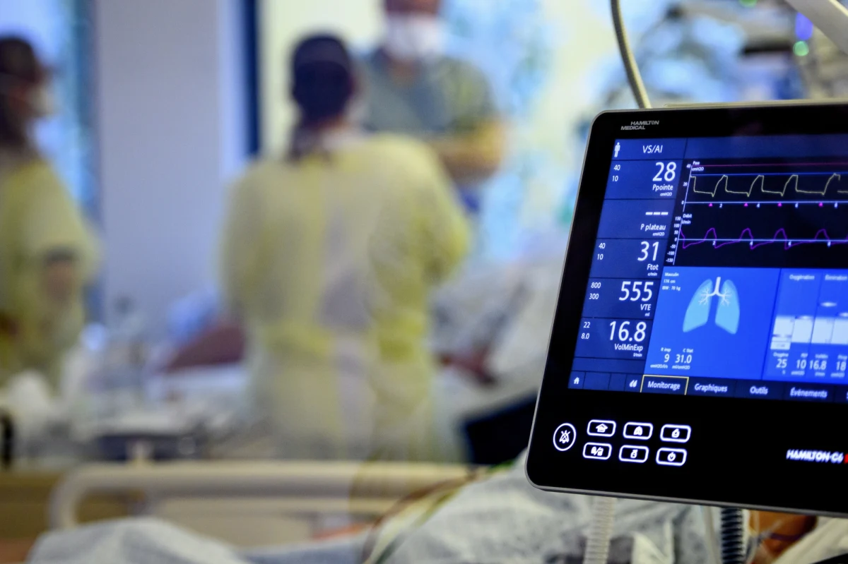 775 osób zmarło ostatniej doby z powodu Covid-19. To już oficjalne dane Ministerstwa Zdrowia. Wynika z nich, że przybyło ponad 18 tysięcy osób z koronawirusem. 