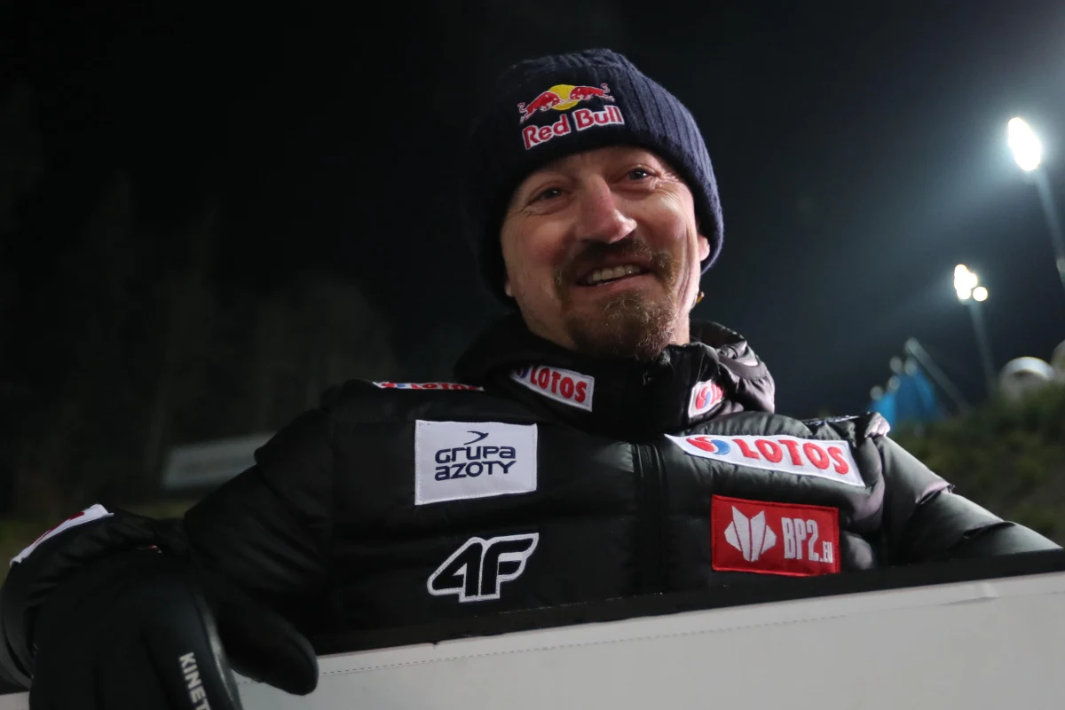 Trzech Polaków – Kamil Stoch, Paweł Wąsek i Piotr Żyła – pojedzie na Turniej Czterech Skoczni. Trener Michal Doleżal chce zabrać sześciu zawodników. Kto więc jeszcze weźmie udział? „Wczoraj odbył się trening i powiem szczerze, że według treningu, to z pozostałych nikogo bym nie zabrał” – mówił w Porannej rozmowie w RMF FM dyrektor ds. skoków w Polskim Związku Narciarskim Adam Małysz. 