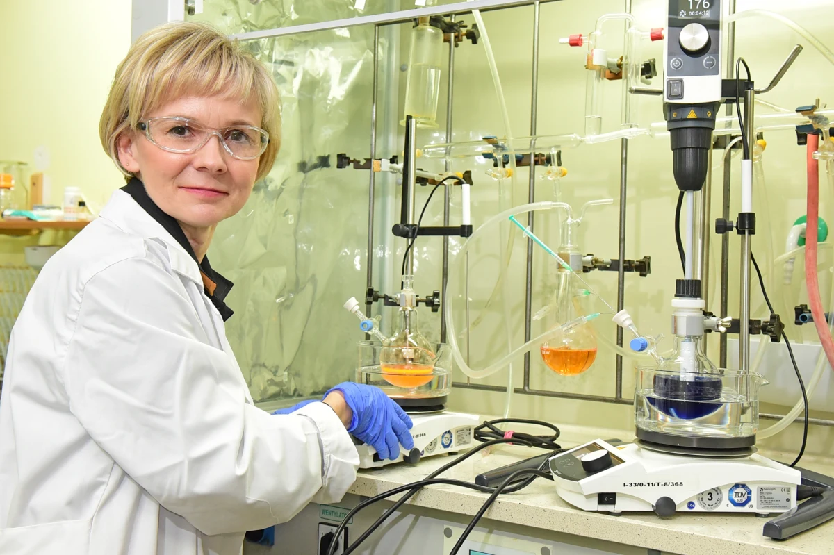 Naukowcy z Politechniki Łódzkiej pracują nad inteligentnymi opatrunkami na przewlekłe rany. Międzynarodowy projekt naukowy wart jest ponad 4 miliony złotych. Łódzka uczelnia jest jego liderem.