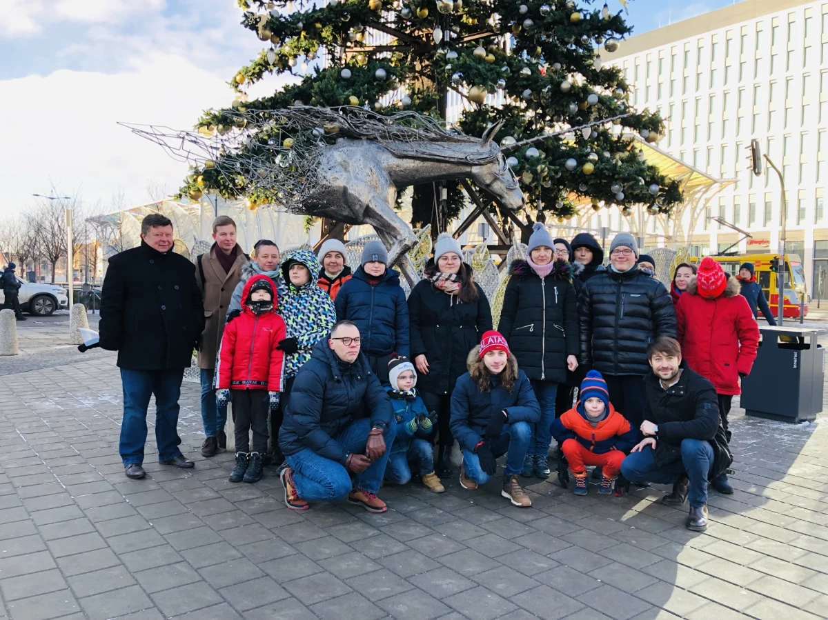 Na największej w Łodzi, miejskiej choince zgasły światełka. To nie efekt awarii, ale celowy zabieg.