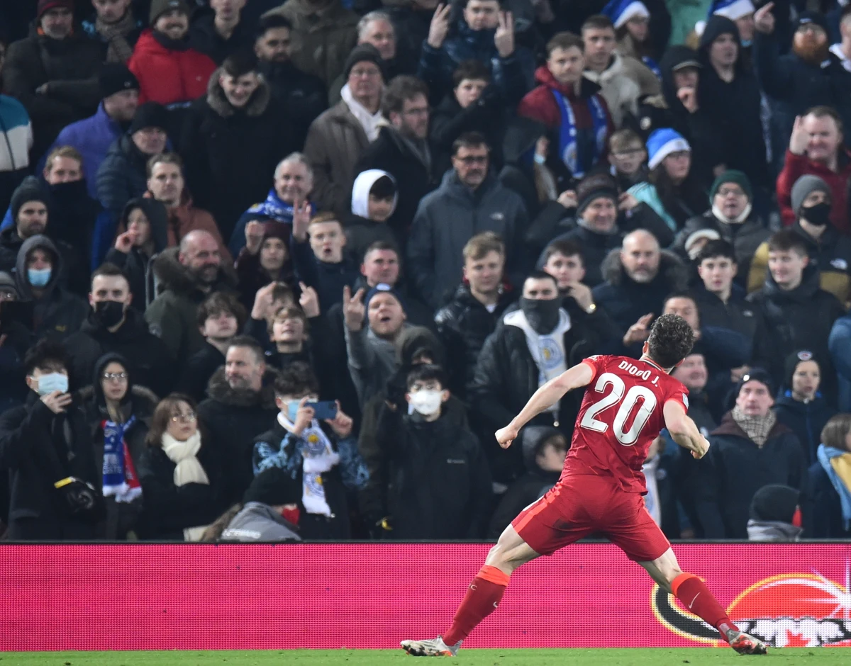 W środę do półfinału Pucharu Ligi w Anglii awansowali piłkarze Liverpoolu oraz dwóch londyńskich ekip - Chelsea i Tottenhamu Hotspur. Wcześniej awans uzyskał inny stołeczny zespół - Arsenal.