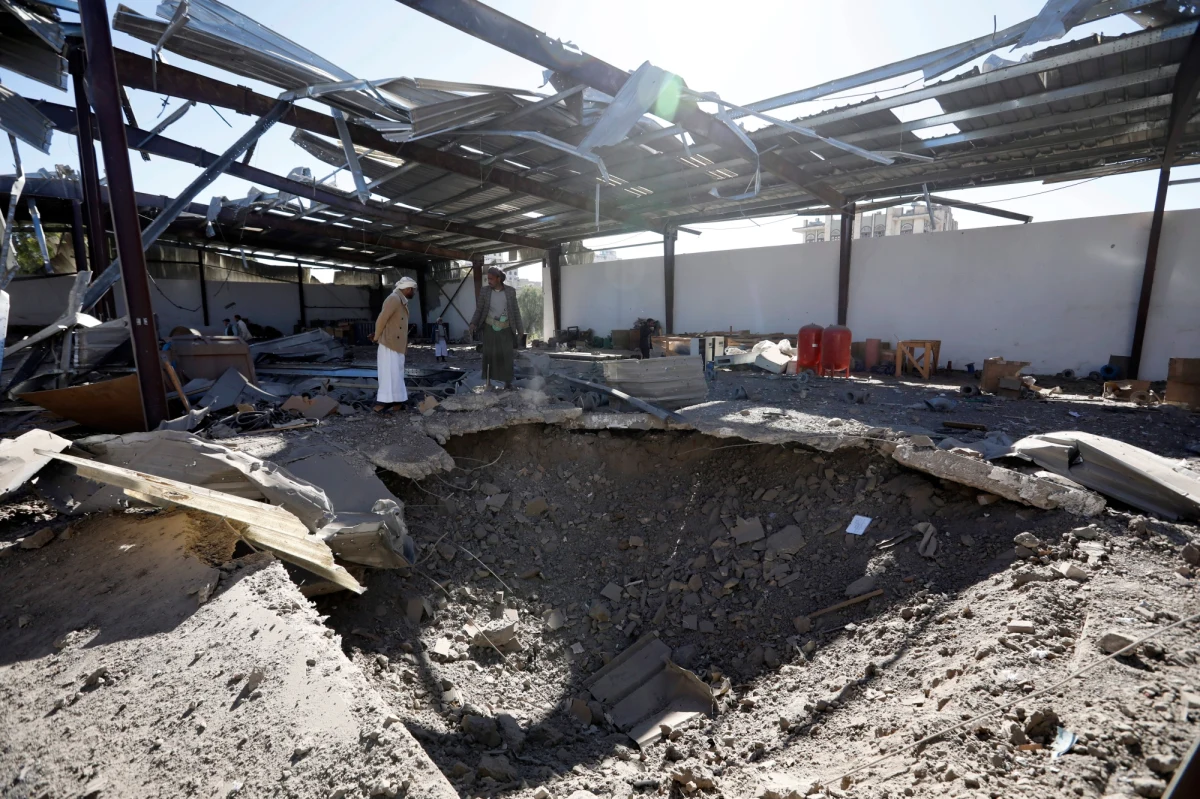 Dowództwo koalicji pod wodzą Arabii Saudyjskiej, która walczy z szyickimi rebeliantami Huti w Jemenie, poinformowało w czwartek o przeprowadzeniu ataku na centralną bazę wojskową rebeliantów Huti zlokalizowaną w pobliżu okupowanej przez nich Sany.