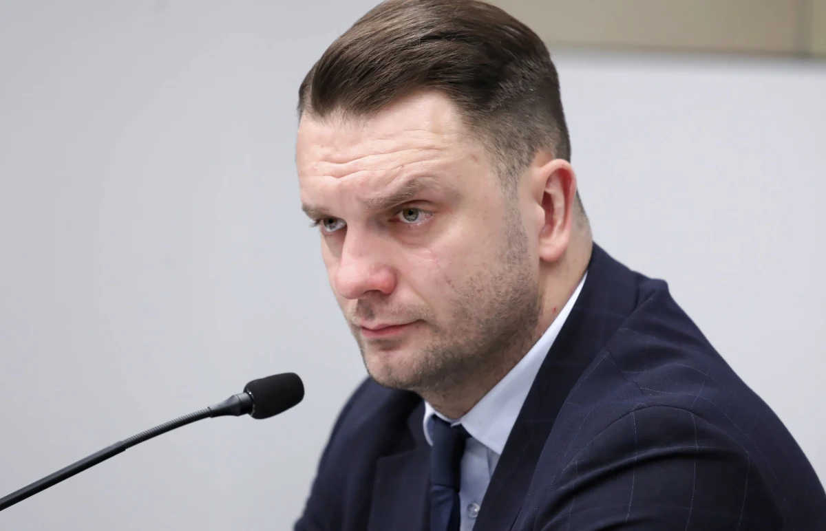 Władze samorządowe regionu lubuskiego złożyły zawiadomienie o przestępstwie ws. firmy wiceministra sportu i posła Łukasza Mejzy - podaje portal Onet. Pismo trafiło do Prokuratury Rejonowej w Zielonej Górze. Samorządowcy podejrzewają, że firma robiła przekręty na dotacjach unijnych. 