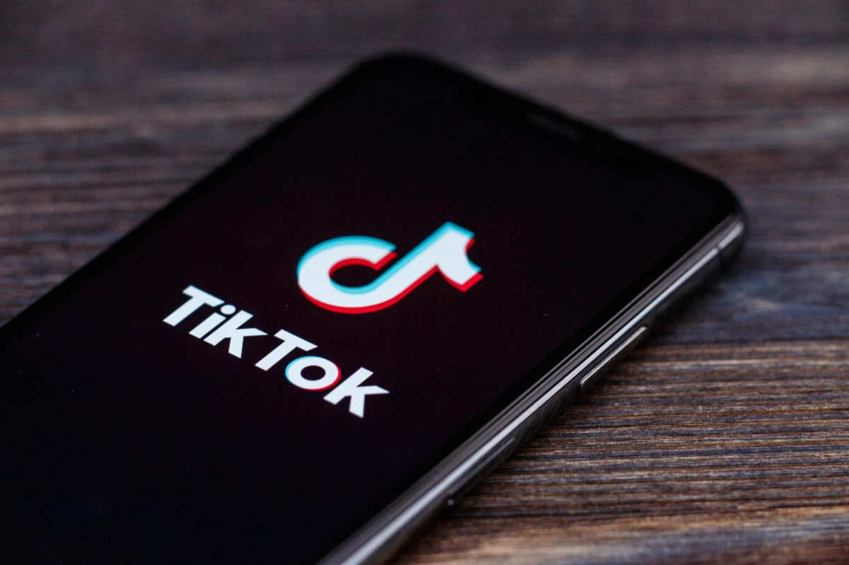 ​TikTok detronizuje Google. Domena TikTok.com była w 2021 roku najczęściej odwiedzaną witryną internetową na świecie - wynika z danych przedsiębiorstwa Cloudflare, które monitoruje ruch w internecie.