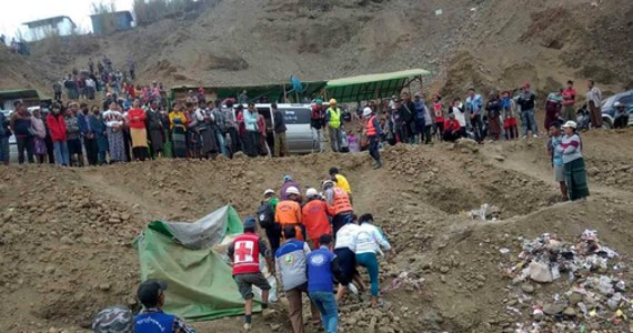 Od środy znaleziono ciała trzech osób, które zginęły w wyniku osuwiska w kopalni jadeitów w Mjanmie. Zaginionych jest od ok. 80 do 100 osób, a szanse na odnalezienie ich żywych są niewielkie - podała w czwartek agencja Reutera, powołując się na władze.
