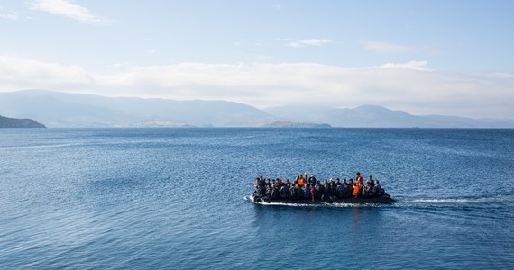 Co najmniej cztery osoby poniosły śmierć, gdy łódź z kilkudziesięcioma migrantami wpadła na skały w południowej Grecji i zatonęła - poinformowały w czwartek miejscowe władze. To drugi śmiertelny wypadek z udziałem migrantów w tym regionie w ciągu dwóch dni.