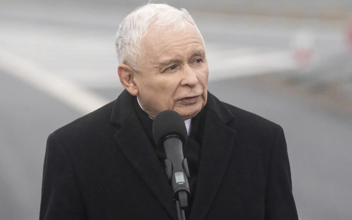 Nie wykluczam, że powstająca już zapora na granicy z Białorusią będzie musiała zostać wzmocniona, przedłużona na granicę z Ukrainą - powiedział w wywiadzie dla "Gazety Polskiej Codziennie" prezes PiS Jarosław Kaczyński. 