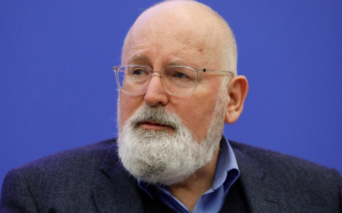 Bardzo wierzę w system handlu emisjami ETS, bo pozwala nam przejść na odnawialne źródła energii (OZE) i generuje całkiem duże strumienie dochodów dla budżetów państw członkowskich - mówi "Rzeczpospolitej" Frans Timmermans, wiceszef Komisji Europejskiej. 