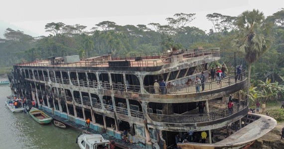 Bangladesh: incendiu cu feribotul fluvial.  Cel puțin 39 de persoane au murit