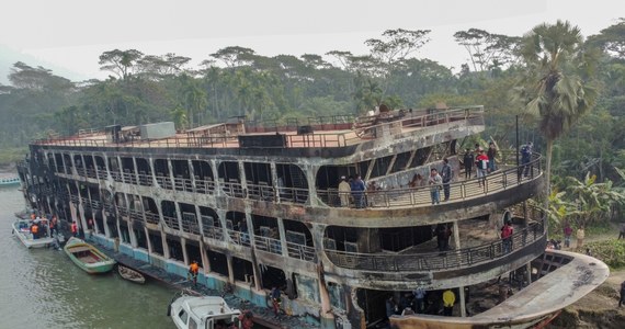 Bangladesh: incendio de un ferry fluvial.  Al menos 39 personas murieron