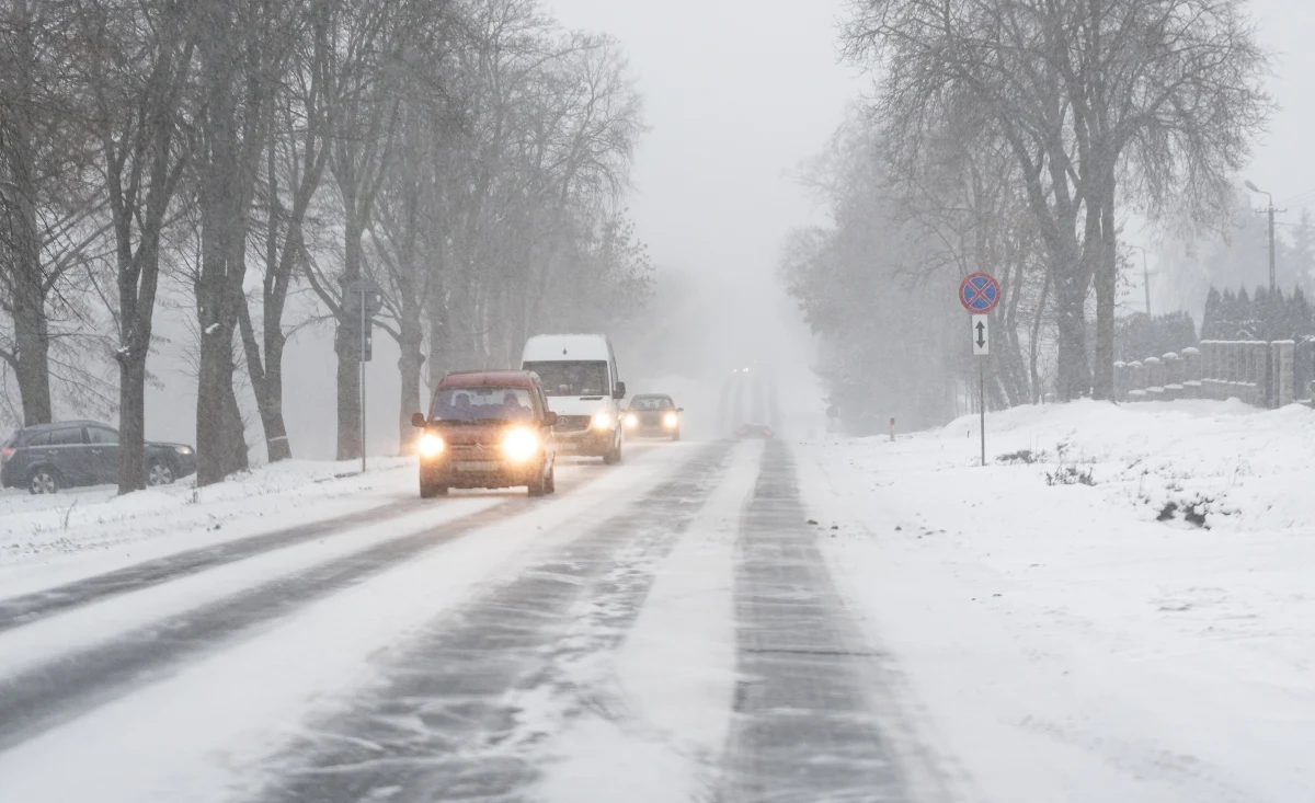 W sobotę w całym kraju będzie mroźno. W rejonach podgórskich silne opady śniegu. W Karpaty w nocy nawet minus 20 stopni - powiedział PAP Karol Walczak, synoptyk IMGW. 