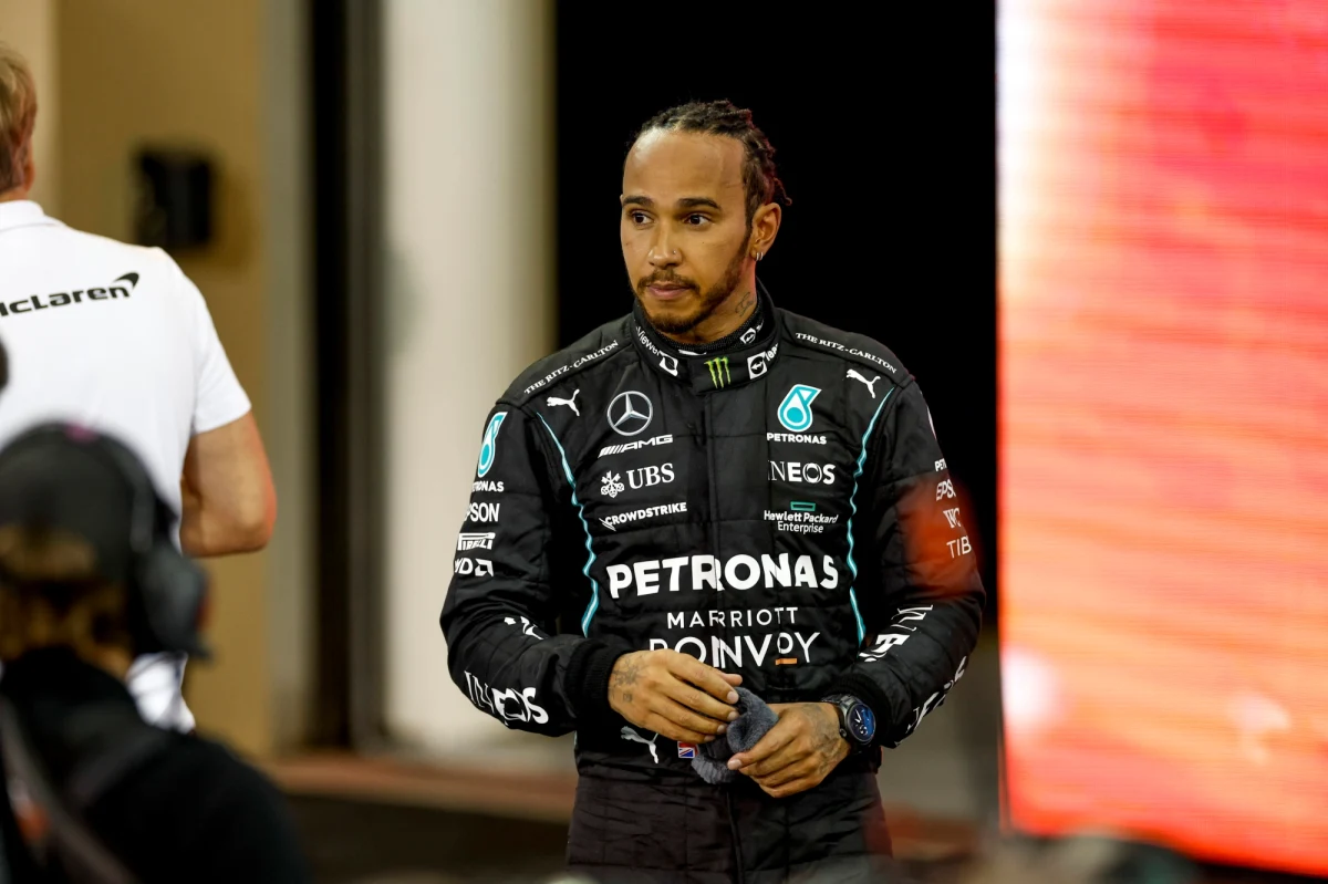 Był szef F1 Bernie Ecclerstone stwierdził, że Lewis Hamilton prawdopodobnie nie wróci już do Formuły 1 i skupi się na modzie. Zdradził również, że rozmawiał z ojcem 7-krotnego mistrza świata w Formule 1. 