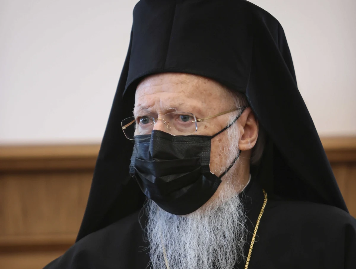 Ekumeniczny patriarcha Konstantynopola Bartłomiej I zakaził się koronawirusem i ma łagodne objawy choroby - poinformował rosyjski dziennik "Kommiersant", powołując się na służby prasowe patriarchatu. Przekazały one, że stan 81-letniego duchownego jest dobry.