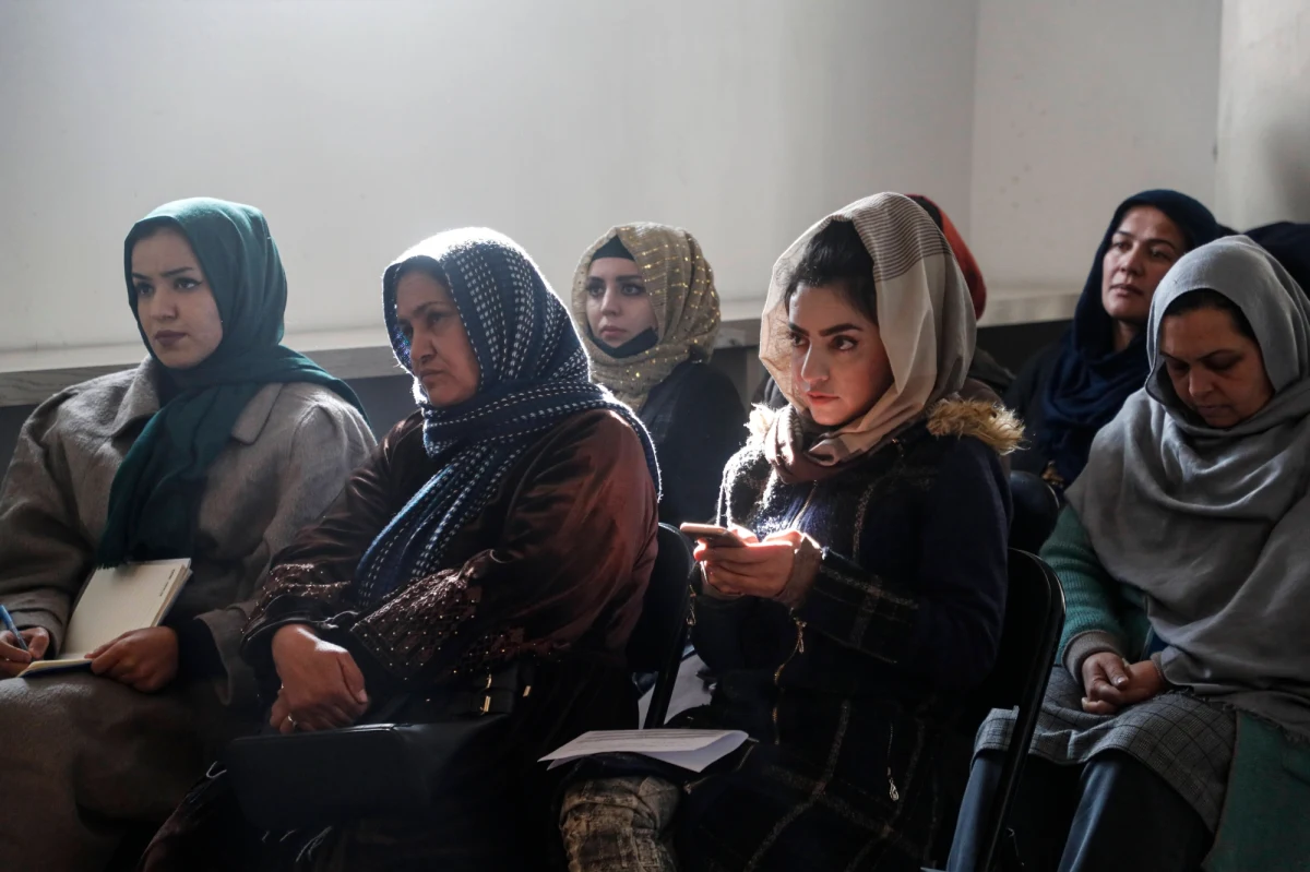 Wraz z wycofaniem się wojsk amerykańskich z Afganistanu w sierpniu 2021 roku, doszło do ponownej odmiany sytuacji społecznej w tym kraju, a stosunek do praw kobiet nowego rządu, stworzonego przez talibów, nie jest jasny.