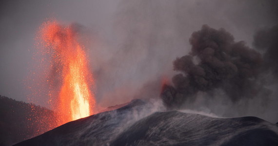 Erupcja wulkanu Cumbre Vieja na wyspie La Palma, która od września sieje spustoszenie na hiszpańskich Wyspach Kanaryjskich, została ostatecznie uznana za zakończoną. Przez 10 dni nie zarejestrowano żadnych wstrząsów sejsmicznych ani znacznej emisji dwutlenku siarki.