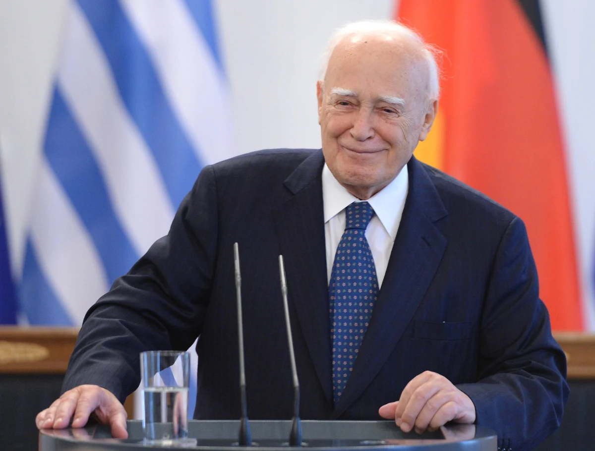 ​W niedzielę zmarł prezydent Grecji w latach 2005-15 Karolos Papoulias - podało biuro prezydent Kateriny Sakellaropoulou. Polityk, który w czasie II wojny walczył w ruchu oporu, a następnie występował przeciwko tzw. rządom pułkowników, odszedł w wieku 92 lat.