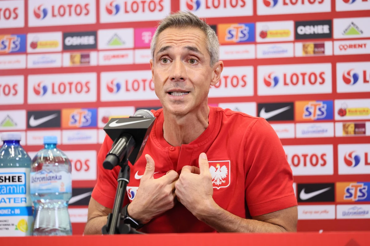 "O Dia", czołowy dziennik Rio de Janeiro podał, że trener piłkarskiej reprezentacji Polski Paulo Sousa podpisał w niedzielę umowę z brazylijskim klubem Flamengo. Tym doniesieniom zaprzeczył agent szkoleniowca Hugo Cajuda. "Z Flamengo nie ma nawet jeszcze porozumienia ustnego" - podkreślił. W niedzielę Paulo Sousa poprosił szefa Polskiego Związku Piłki Nożnej Cezarego Kuleszę o rozwiązanie kontraktu z PZPN za porozumieniem stron. "Stanowczo odmówiłem" - poinformował Kulesza. 