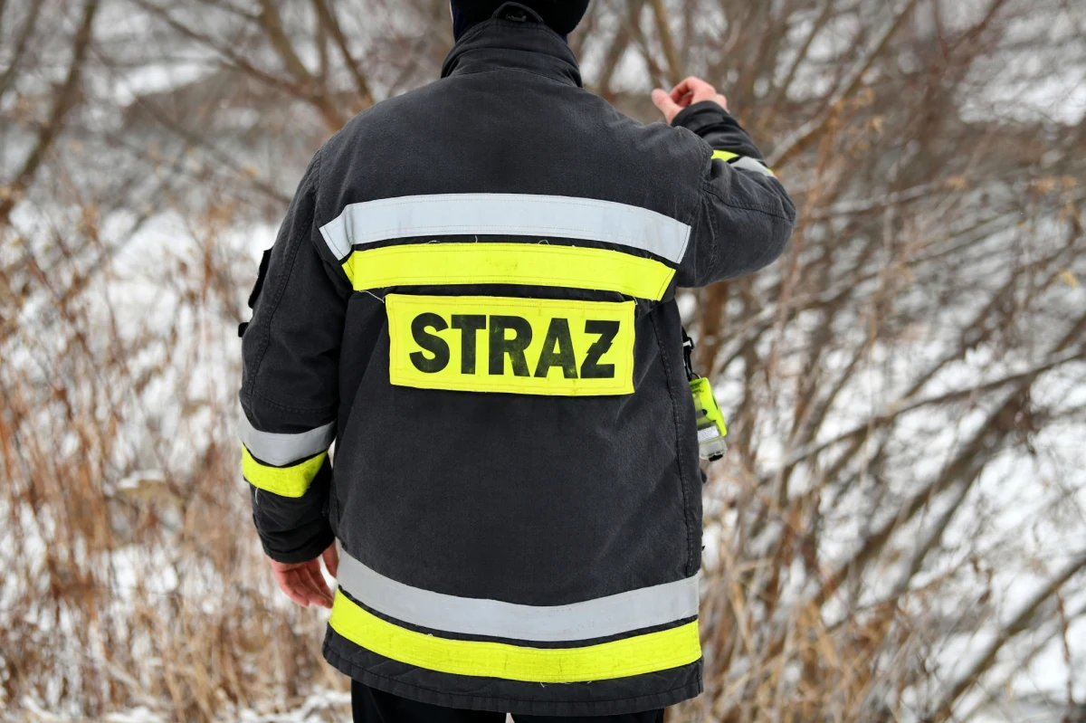 65-latek zginął w pożarze mieszkania w Opatowie (woj. świętokrzyskie). Ewakuowano siedem osób. Na razie nie wiadomo, co było przyczyną pożaru. Wyjaśni to śledztwo prowadzone pod nadzorem prokuratora.