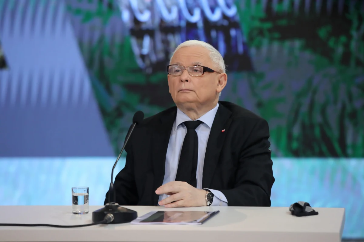 "Rozumiem, że ludzie złorzeczą, sam to robię w sklepach. Inflacja jest w dużej mierze wynikiem czynników zewnętrznych" - mówi prezes PiS, wicepremier Jarosław Kaczyński w wywiadzie dla Interii. Przyznał też, że chciał podniesienia stóp procentowych wcześniej niż uczyniła to RPP. W wywiadzie Kaczyński odniósł się także do swoich relacji z prezydentem Andrzejem Dudą. "Rozmawialiśmy dawno temu" - zaznaczył.