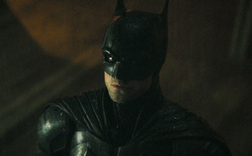 4 marca przyszłego roku do kin na całym świecie trafi „Batman” Matta Reevesa z Robertem Pattinsonem w roli Człowieka-Nietoperza. Niewiele ponad miesiąc później film ten będzie można zobaczyć na platformie HBO Max. Jego premiera została zaplanowana tam na 19 kwietnia 2022 roku.