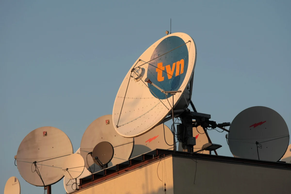 "Z uznaniem i radością przyjmujemy decyzję prezydenta RP Andrzeja Dudy, który opowiedział się za wolnością mediów" - podkreślił Zarząd TVN Grupy Discovery w oświadczeniu. Dodał, że wetując nowelę ustawy o radiofonii i telewizji prezydent "stanął w obronie dobrych relacji z USA".