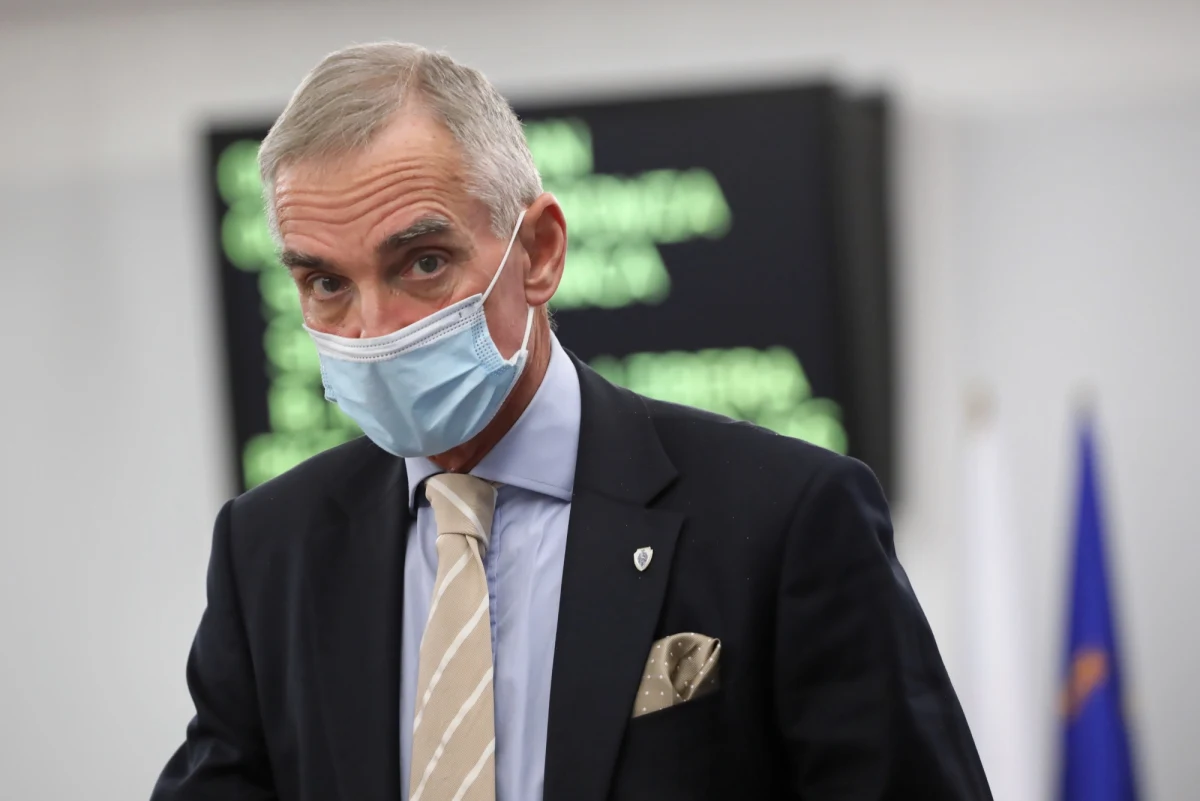 "Zawetowanie nowelizacji ustawy o radiofonii i telewizji nie jest dla mnie niespodzianką. Prezydent Andrzej Duda wyraźnie mówił, że nie jej entuzjastą. Szanuję decyzję i rozumiem argumentację, co nie znaczy, że się zgadzam" - tak szef MEiN Przemysław Czarnek skomentował zawetowanie przez prezydenta „lex TVN”. "To racjonalny ruch prezydenta, osobiście mam satysfakcję, bo używałem podobnych argumentów we wrześniu w Senacie, gdy uzasadniałem głosowanie przeciw ustawie" - mówił natomiast senator Jan Maria Jackowski (PiS). "Szanujemy prerogatywy prezydenta Andrzeja Dudy i jego decyzję w sprawie noweli ustawy medialnej, choć jesteśmy nią zawiedzeni" - stwierdziła rzeczniczka PiS Anita Czerwińska.