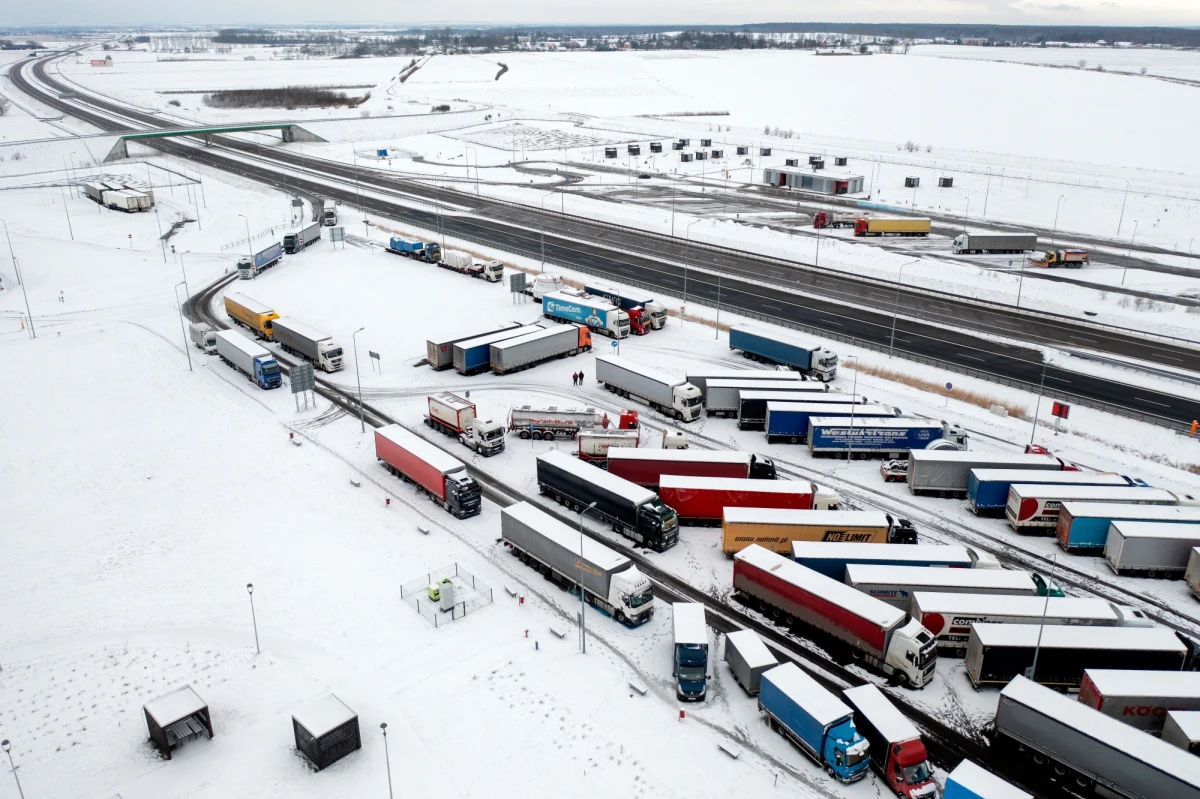 Okres świąteczny na granicy polsko-białoruskiej był stosunkowo spokojny - powiedziała w poniedziałek na briefingu prasowym rzecznik straży granicznej por. Anna Michalska. Zaznaczyła, że chodzi o porównanie z ubiegłymi tygodniami i miesiącami, bo w porównaniu z ubiegłym rokiem tegoroczne święta nie były spokojne.