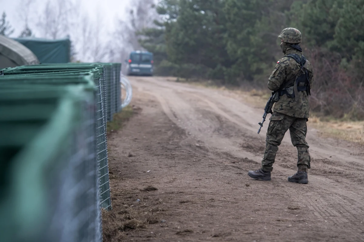 Jest list gończy za Emilem C. - dezerterem, który przed świętami opuścił służbę przy granicy i uciekł na Białoruś. Pismo wystawiła białostocka prokuratura. 