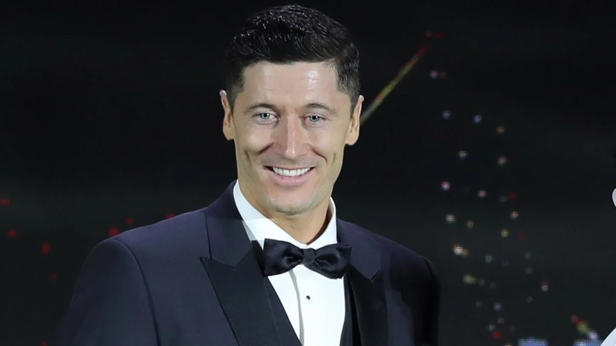 Kapitan piłkarskiej reprezentacji Polski Robert Lewandowski otrzymał dwa wyróżnienia na gali Globe Soccer Awards w Dubaju, na której przyznawane są nagrody dla najlepszych zawodników, zawodniczek i klubów mijającego roku. Piłkarzem Roku został Francuz Kylian Mbappe.