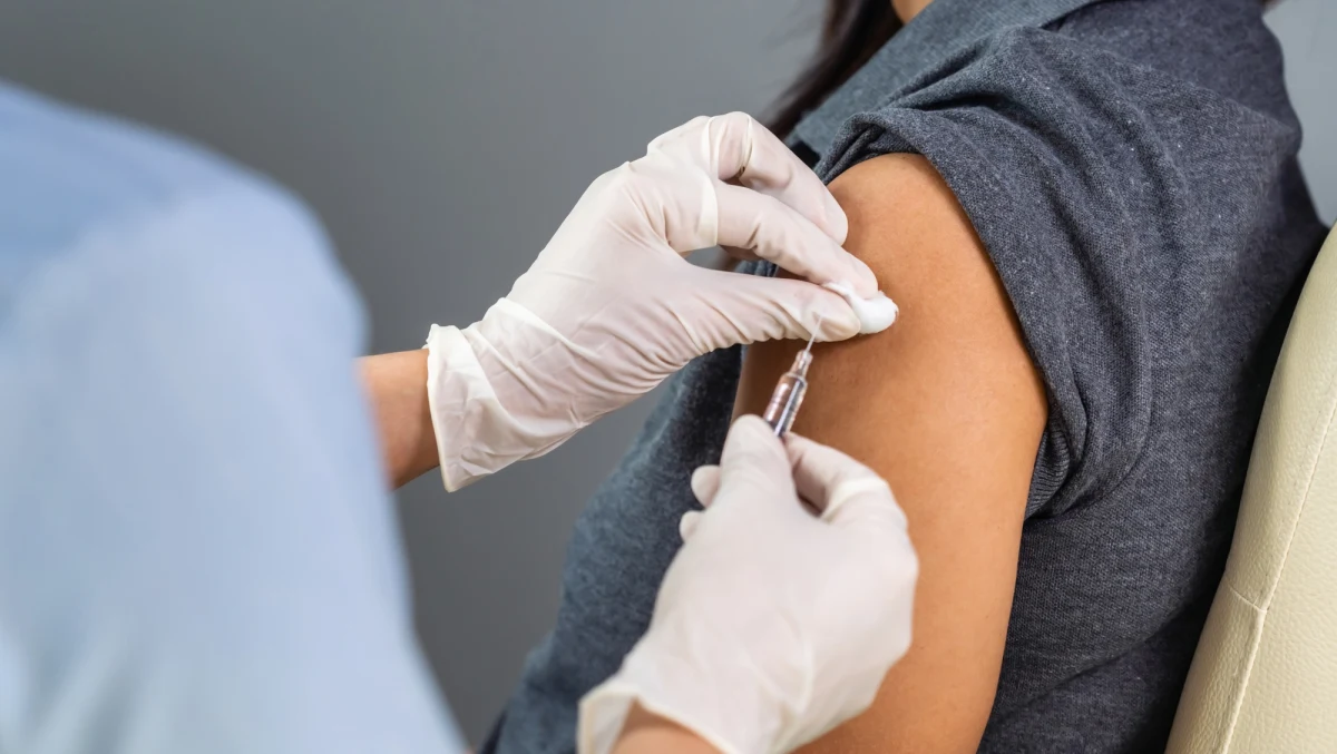 W Polsce dawkę przypominającą szczepionki przeciw Covid-19 przyjęło ponad 6 mln osób - poinformowano na stronach rządowych. W naszym kraju wykonano już 46,1 mln szczepień przeciw Covid-19. W pełni zaszczepionych jest ponad 20,9 mln obywateli.