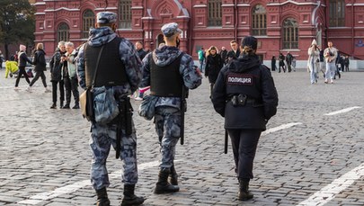 Nagie zwłoki na ulicy w Moskwie. Dziennikarz miał wyskoczyć z okna