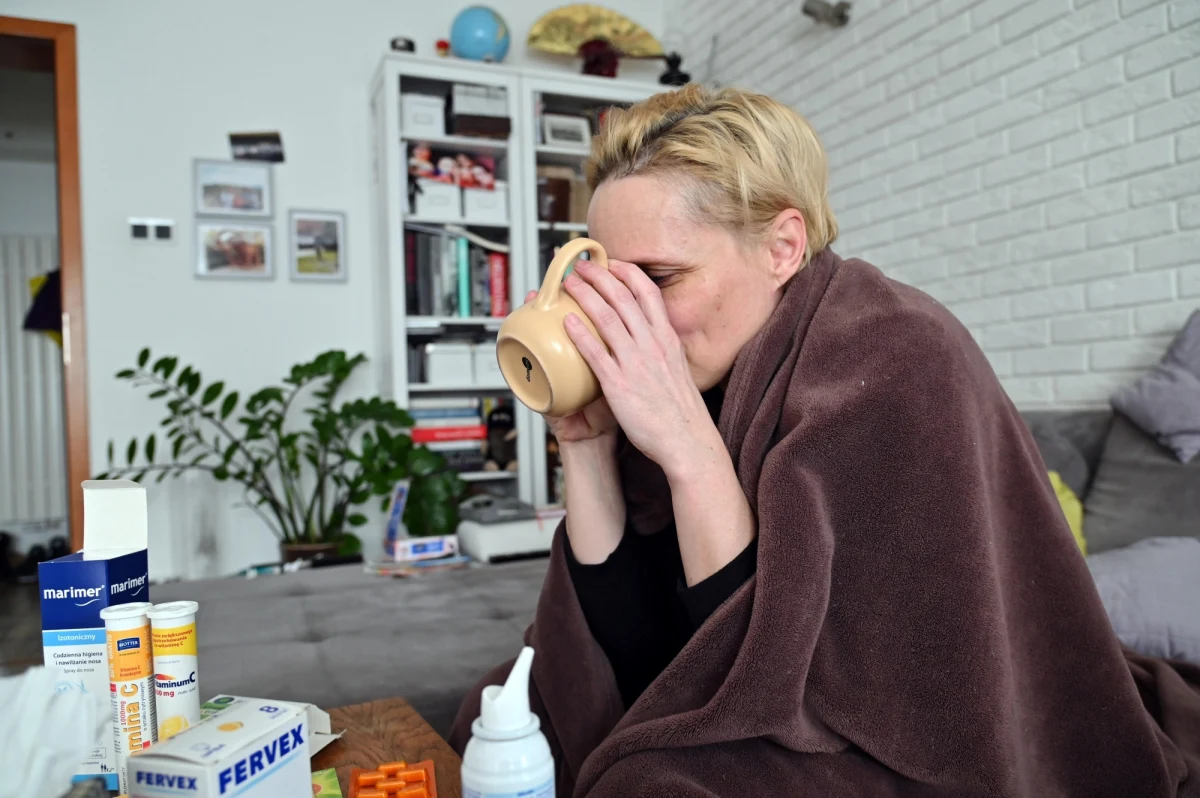 Nie ma dyskusji nad skróceniem kwarantanny w Polsce - powiedział we wtorek rzecznik Ministerstwa Zdrowia. Wojciech Andrusiewicz był pytany, czy rząd rozważa skrócenie kwarantanny, tak jak zrobiono to, w określonych przypadkach, w Stanach Zjednoczonych. 
