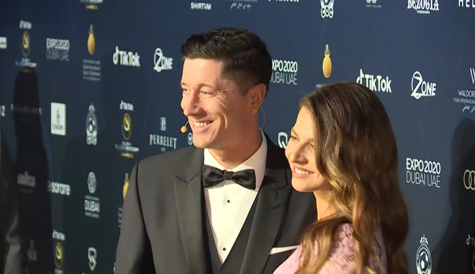 Robert i Anna Lewandowscy w błysku fleszy. Tak prezentowali się goście na gali Globe Soccer Awards 2021. WIDEO