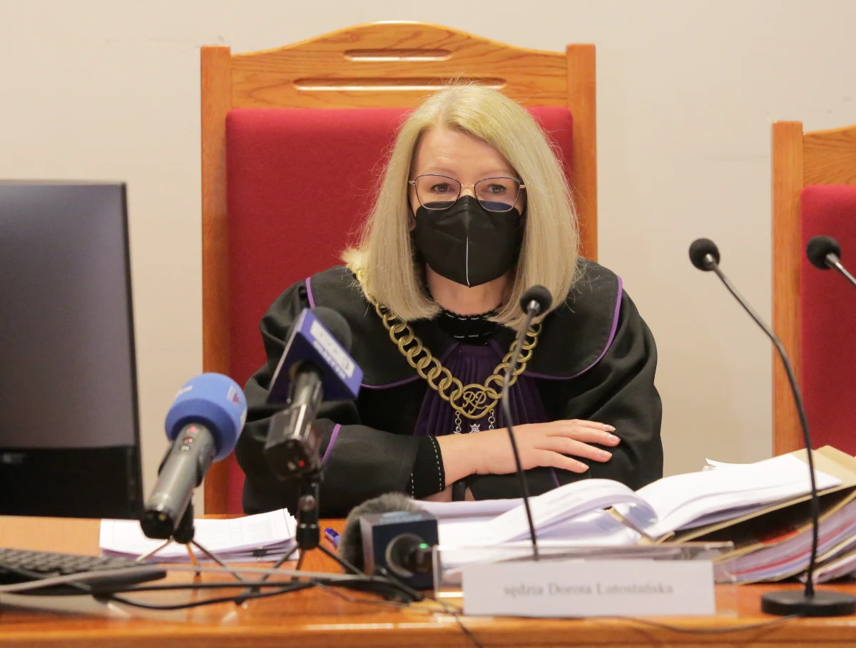 Sąd Okręgowy w Olsztynie utrzymał w mocy wyrok wobec Emila C. za znęcanie się nad matką. Żołnierza, który uciekł na Białoruś, skazano prawomocnie na 6 miesięcy ograniczenia wolności i roczny zakaz zbliżania się do matki. Sąd zobowiązał C. także do powstrzymywania się od nadużywania alkoholu.