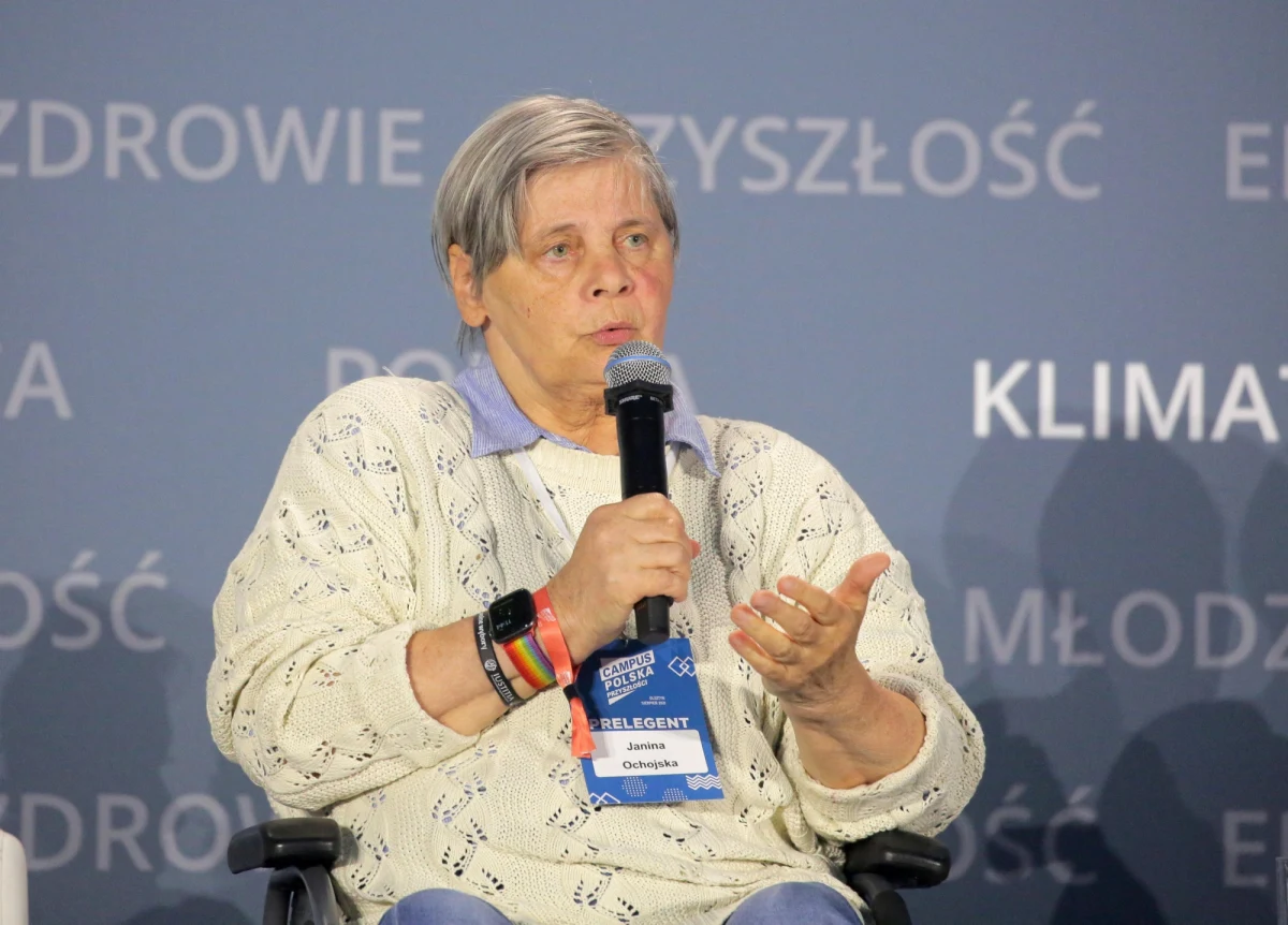 Podpisałem zawiadomienie do prokuratury w sprawie słów Janiny Ochojskiej - poinformował na Twitterze wiceszef Ministerstwa Spraw Wewnętrznych i Administracji Maciej Wąsik. Powodem są jej wypowiedzi na temat straży granicznej.