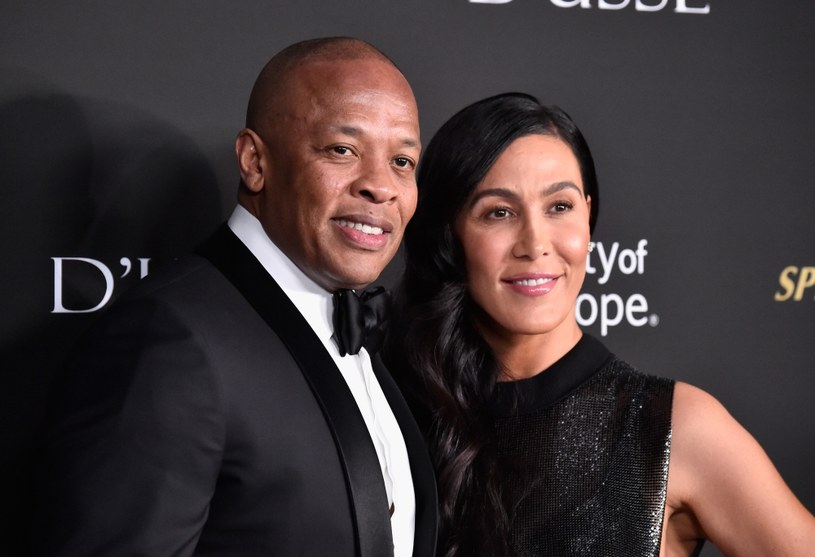 Po burzliwej batalii sądowej słynny raper i producent muzyczny, Dr. Dre, osiągnął porozumienie rozwodowe ze swoją "eks", Nicole Young. Po trwającym ćwierć wieku małżeństwie gwiazdor będzie musiał przekazać jej 100 mln dolarów.