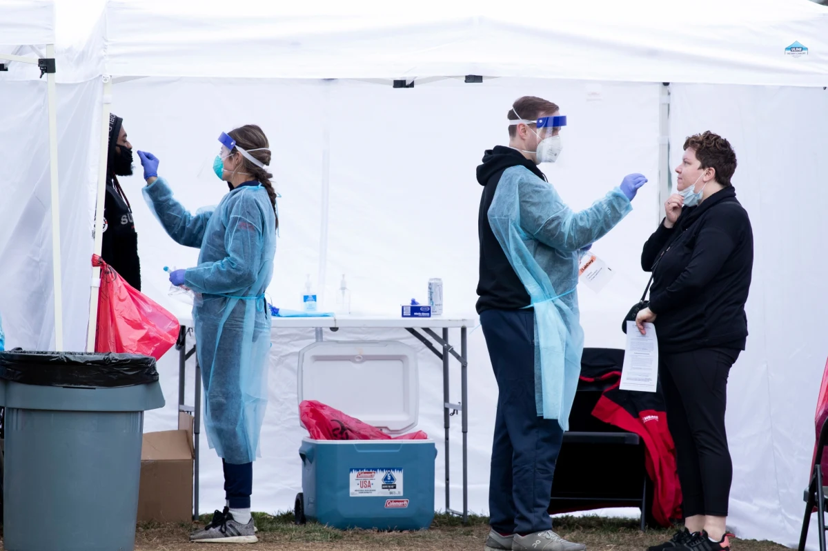 Stany Zjednoczone czeka "przerażająca faza pandemii" Covid-19. W kraju jest dużo osób niezaszczepionych, a ci, którzy nie przyjęli przypominającej dawki szczepionki nie są wystarczająco odporni - twierdzą eksperci. Sytuacja pogorszy się po Nowym Roku.