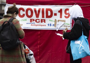 Dodatkowe obostrzenia we Francji. Maseczki obowiązkowe również na zewnątrz