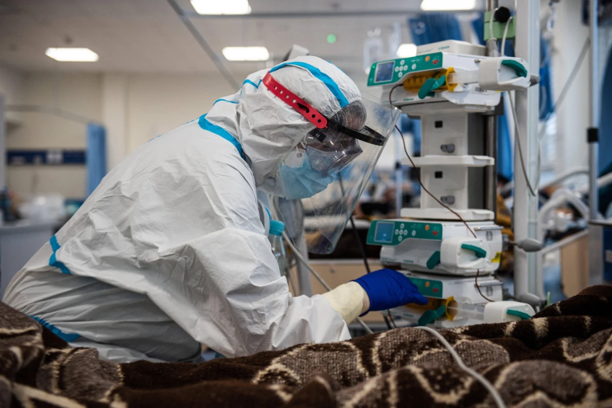 Badania potwierdziły 14 325 nowych zakażeń koronawirusem - podało Ministerstwo Zdrowia w czwartkowym raporcie. Zmarło 709 osób z Covid-19.