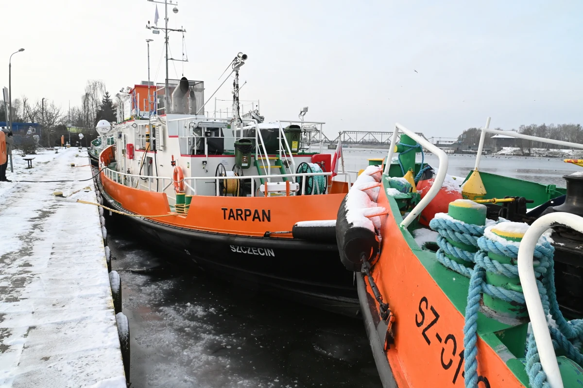 ​Rozpoczęła się akcja lodołamania na Odrze, Odrze Granicznej oraz Regalicy. Bierze w niej udział siedem jednostek - pięć polskich i dwie niemieckie.